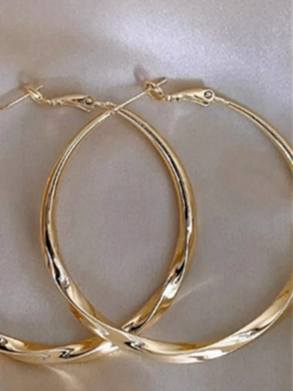 Twisted Oval Gold Hoop Earrings Polished Metal Minimalist Clasp Hoop Jewelry